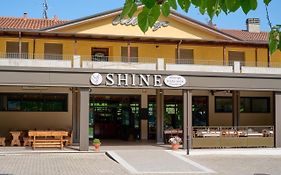 Shine Hotel Acqualagna